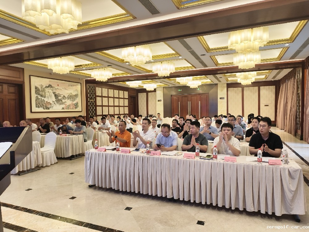 恭贺!点点taptapeBET娱乐城被授予“江苏省紧固件行业协会理事会副会长单位”荣誉牌匾